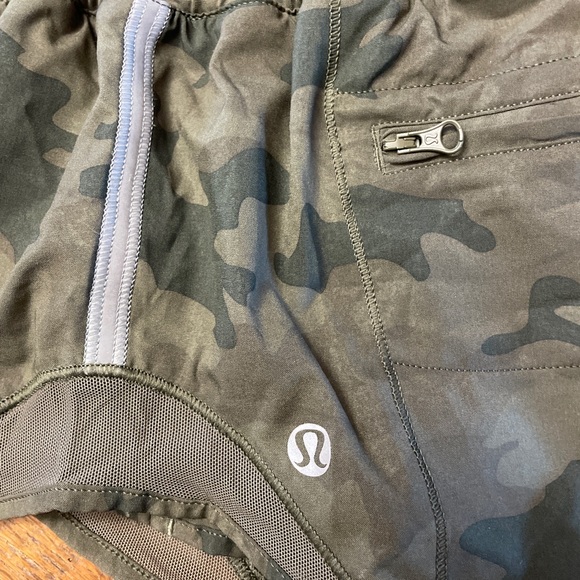 Lululemon Hotty Hot Shorts - Savasana Fatigue Camo - Picture 5 of 14